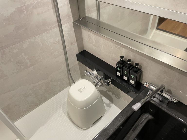 風呂椅子と桶がセットになったもの