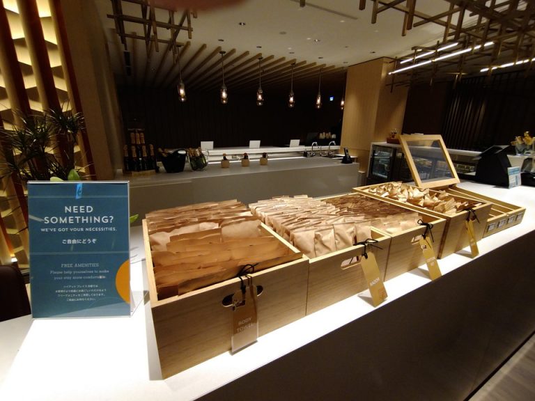 フロント横のアメニティバー