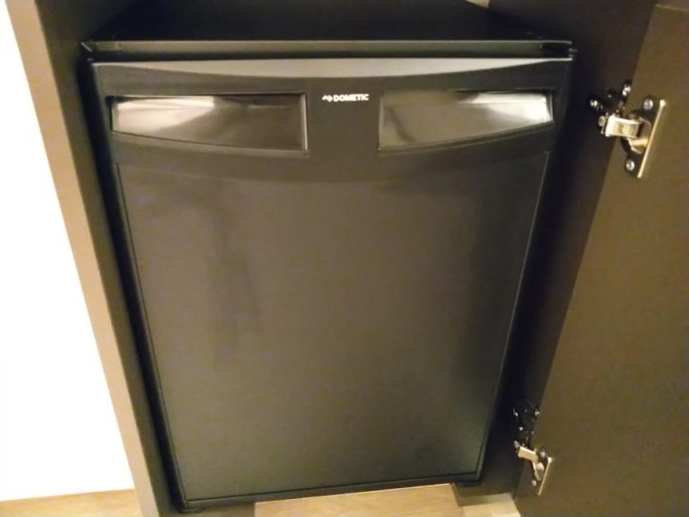 冷蔵庫(閉じた状態9