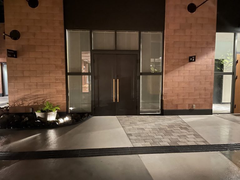 廊下からみた客室