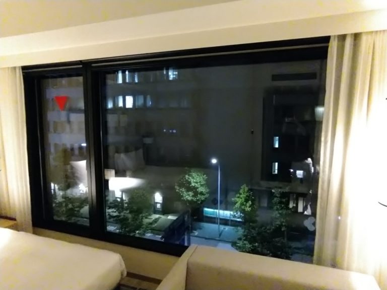 窓からの景色夜