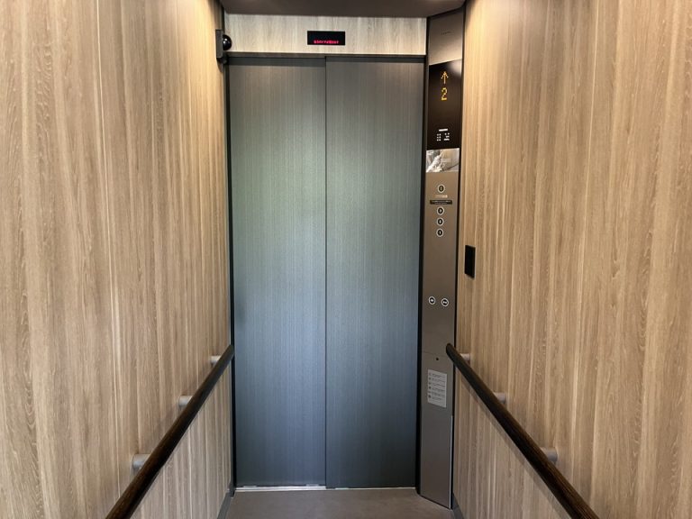 シンプルなエレベーター