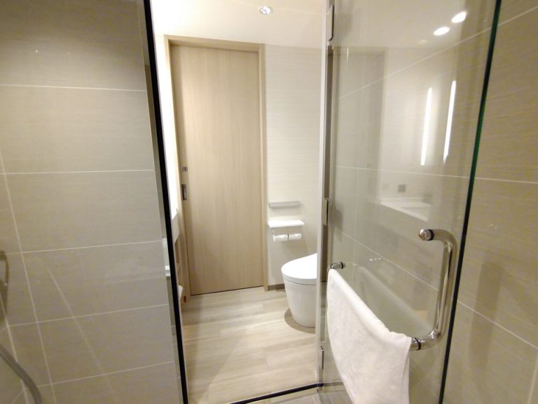 バスルーム内から入口