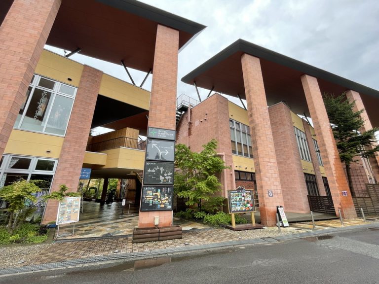 商業施設、ホテルの外観