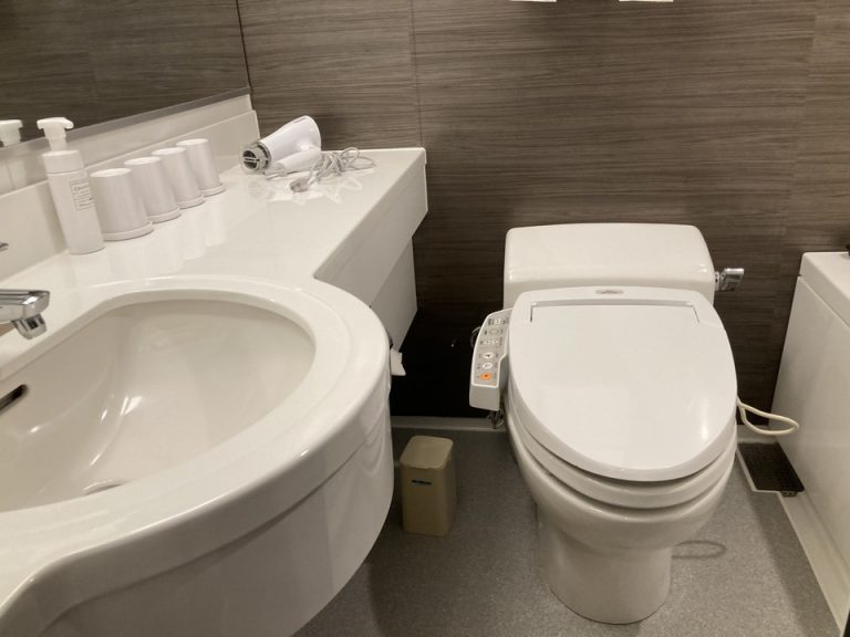 トイレは洗面所と同じです