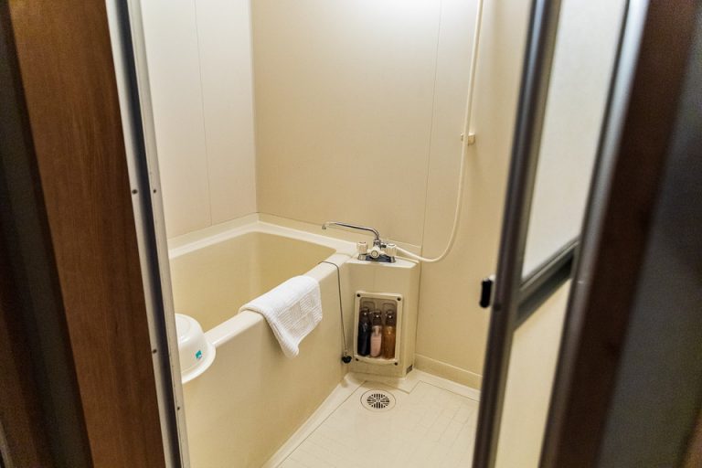 バスルーム全景。ユニットバスだけどふろおけの設置は嬉しい