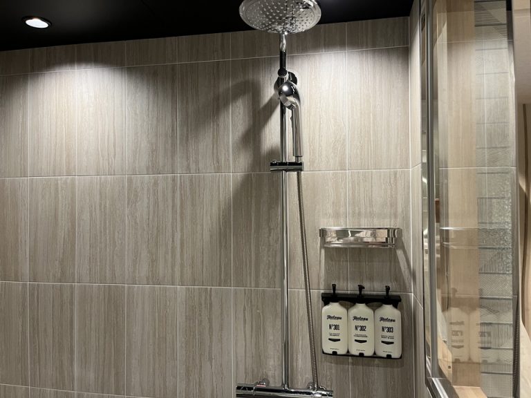 2タイプのシャワー付き