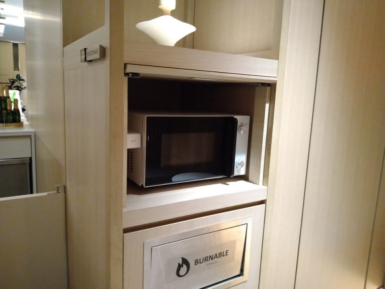 LOBBY BARに電子レンジ