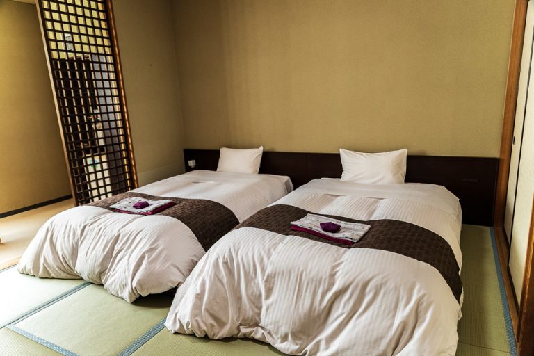 浴衣、帯、羽織のセットが用意されています