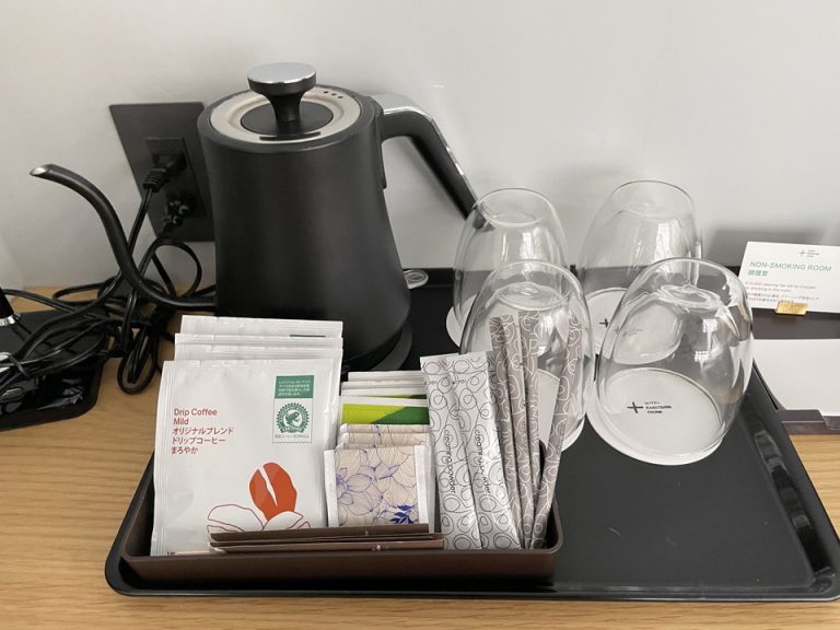 コーヒー、緑茶、紅茶、砂糖、ミルク、マドラー×4