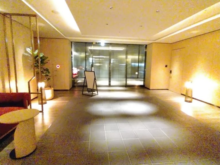 エントランス内観