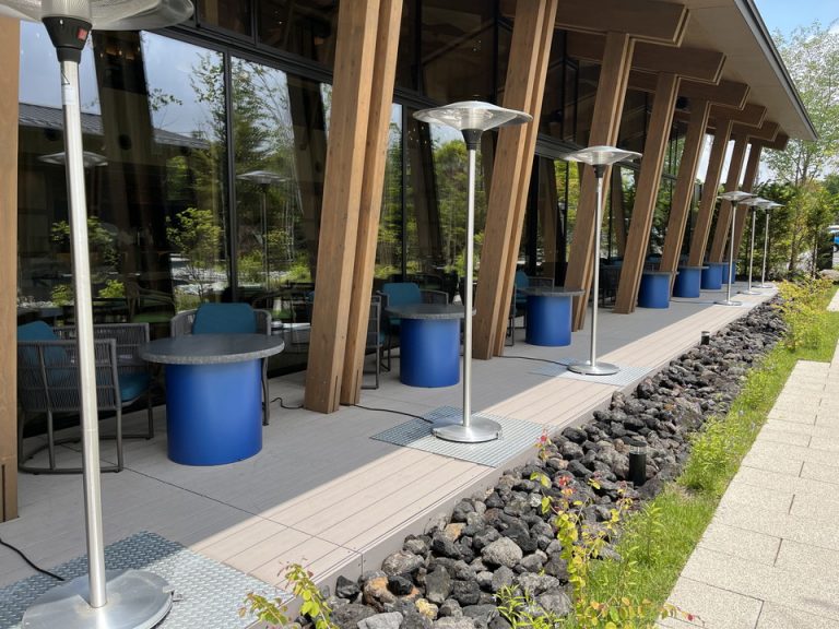 レストランのテラス席