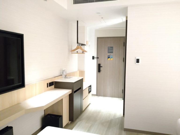 客室全体(入口方向)