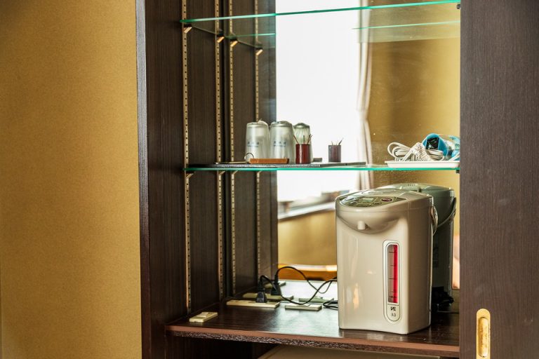 ミニバーはないのですがポットの設置あり