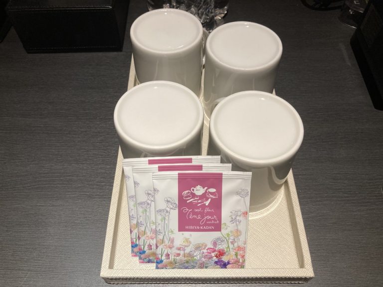 コップや飲み物も用意されています