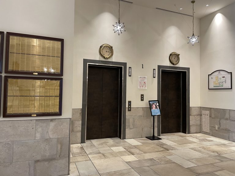 エレベーターホールフロント階