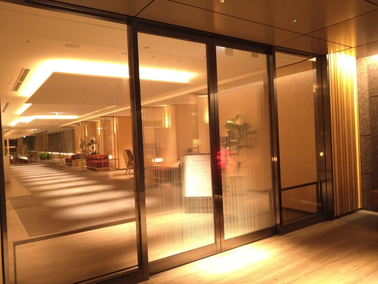 エントランス外観(1)