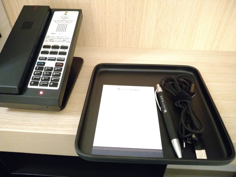 電話、メモ、ボールペン