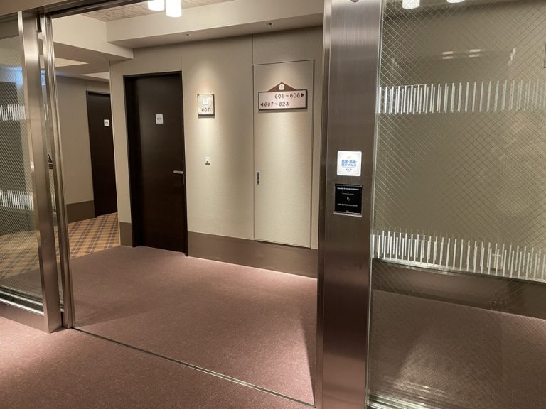 エレベーターホール→客室フロア