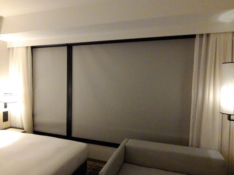 客室窓ロールスクリーン