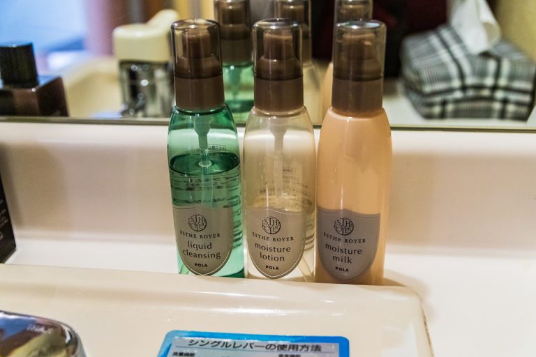 POLAのクレンジング、化粧水、乳液