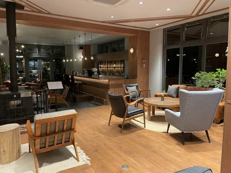 フロント内バー