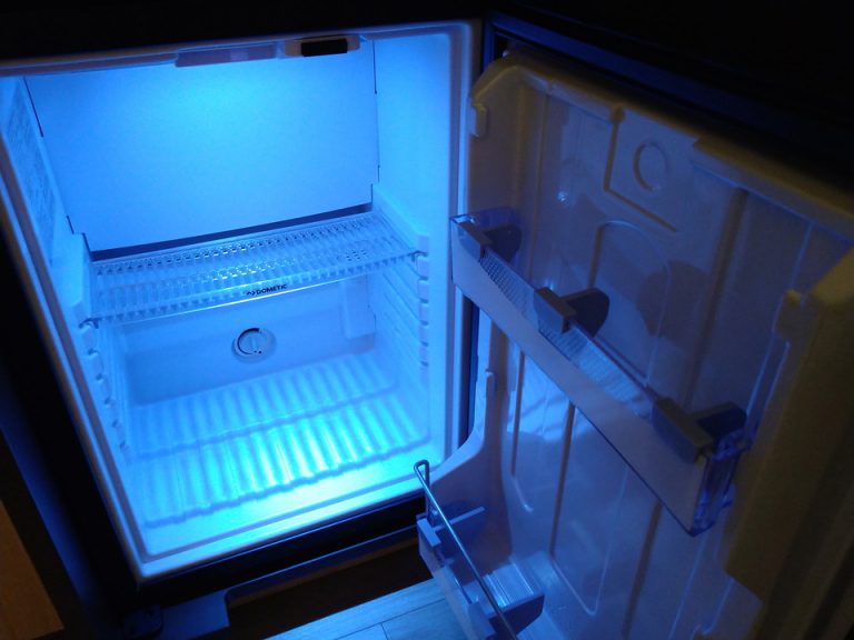 冷蔵庫(開けた状態)