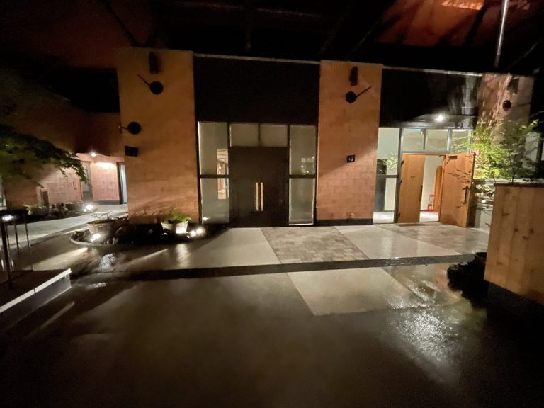 廊下から見た客室