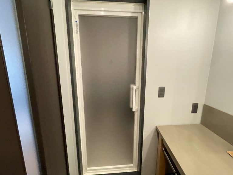 トイレの向かいにバスルーム(独立)