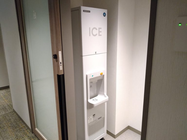 各階エレベーター横に製氷機