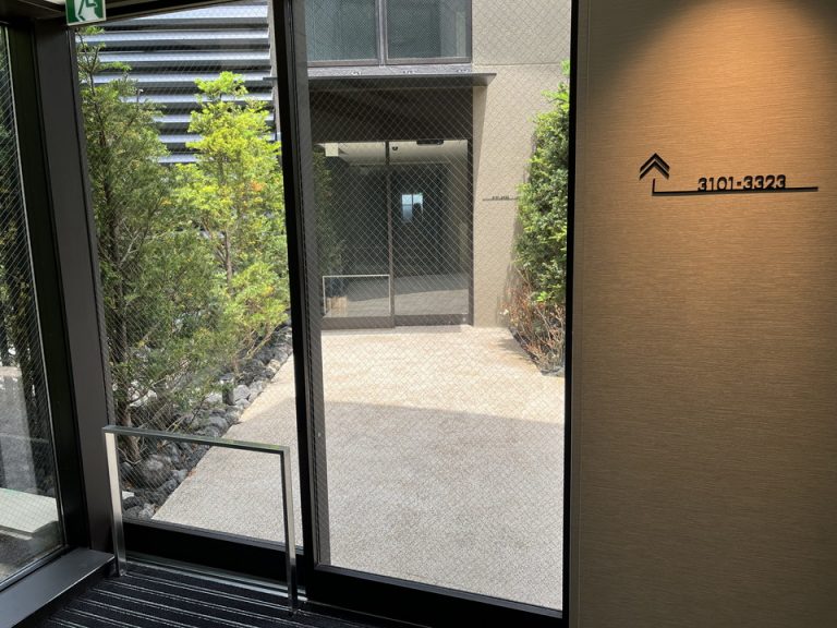 隣の棟への渡り廊下