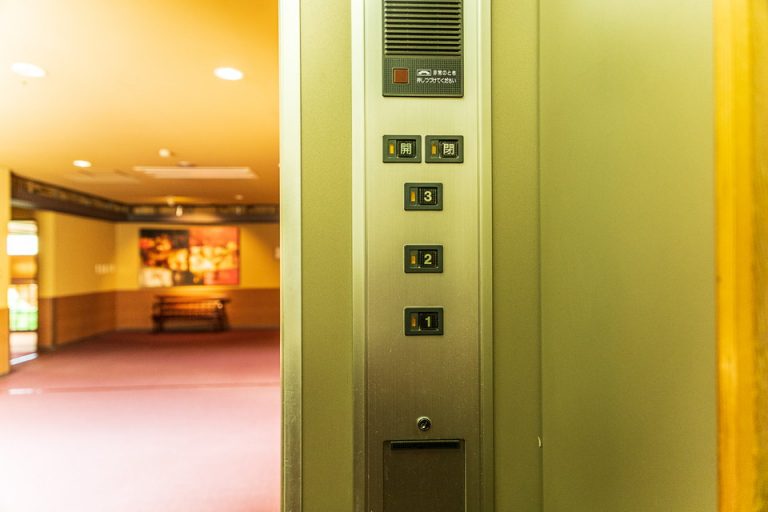 エレベーター階数ボタン