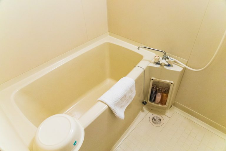 バスタブは広めです