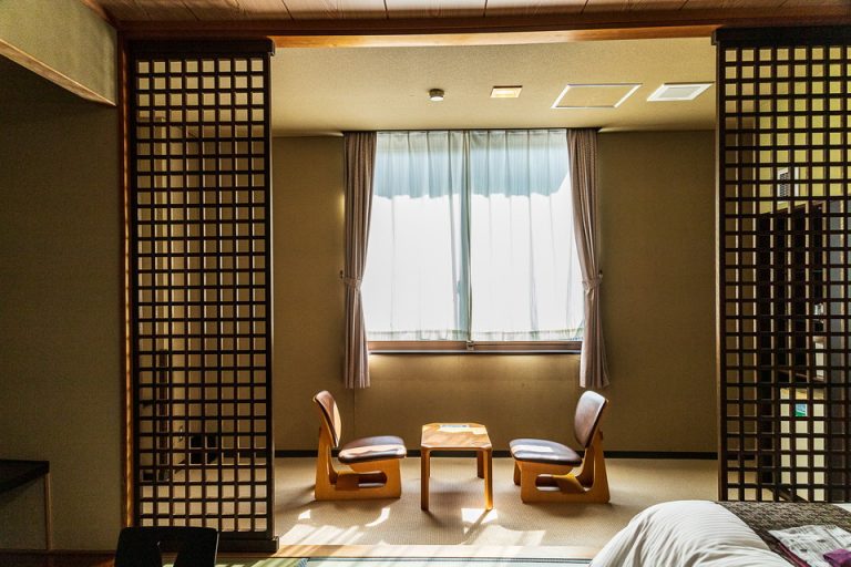 格子と光のバランスが最高でした