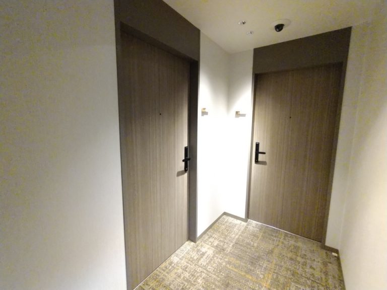 客室入口外観ドア
