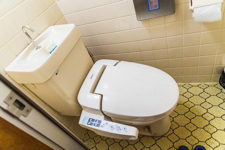 手は洗面所で洗えます