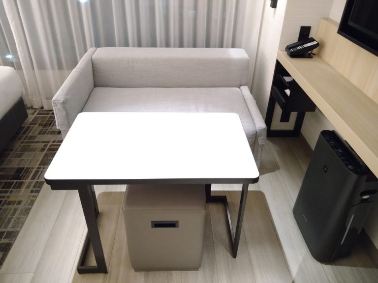 ソファ、テーブル