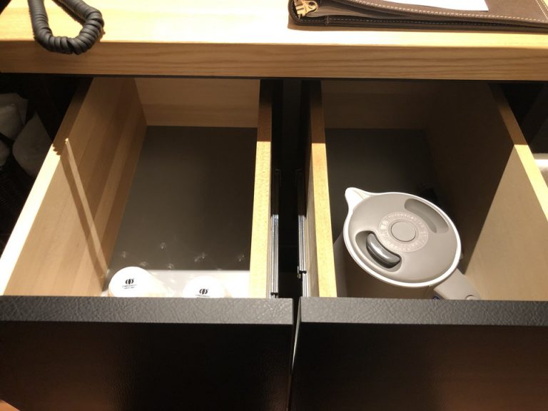 デスク内