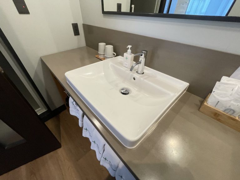 トイレから見たバスルーム内