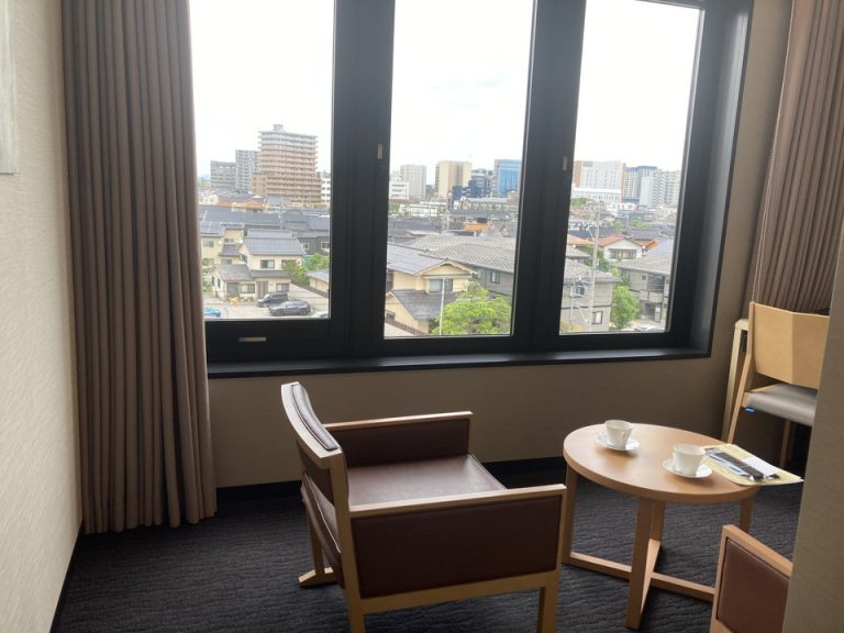 客室窓