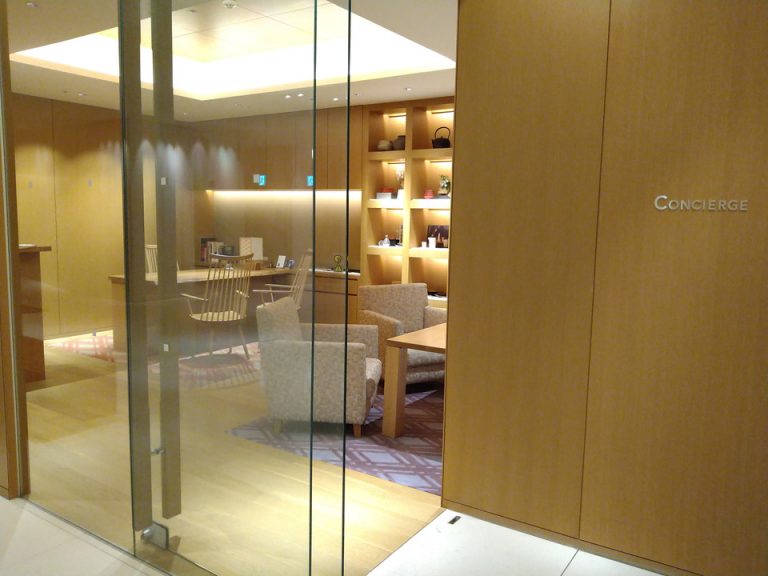 ロビー階コンシェルズデスク
