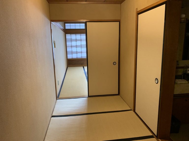 踏込から部屋入り口(1)