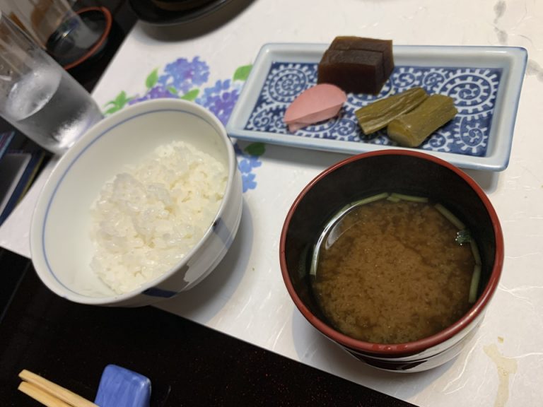 ご飯とみそ汁