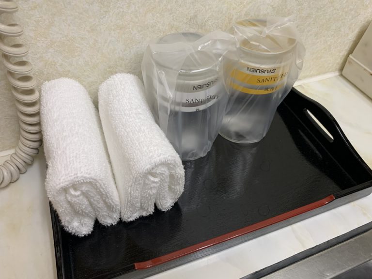 ハンドタオルと歯磨き用グラス