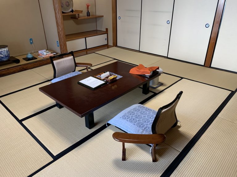 客室 入り口反対から(1)