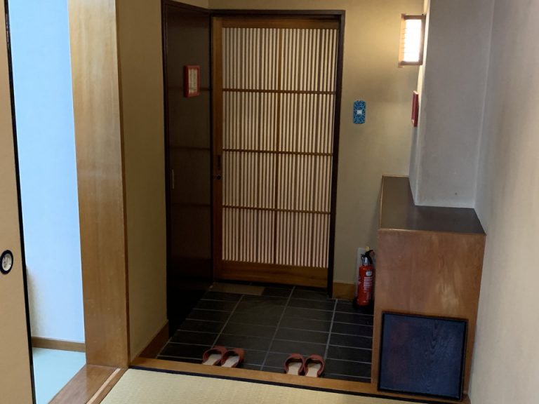 内側から見た入り口