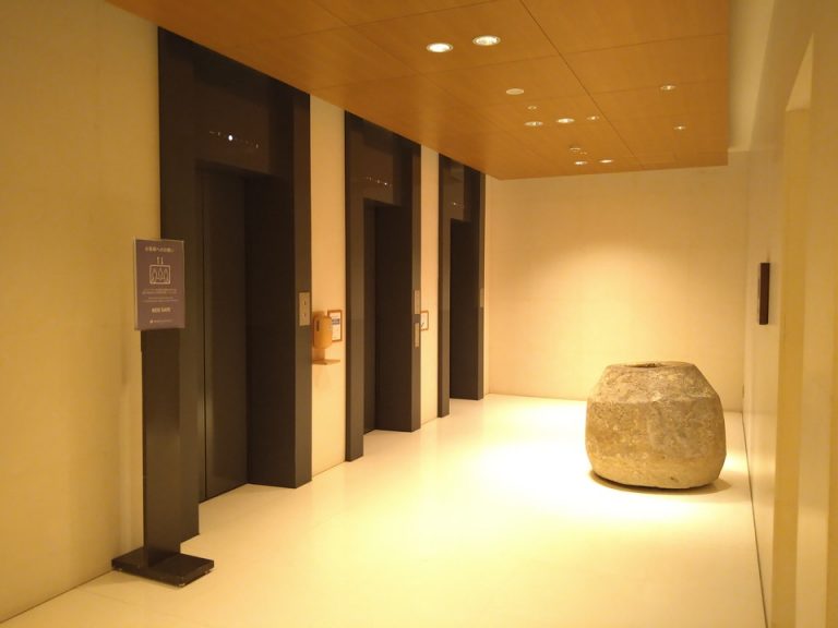 エレベーターホールフロント階