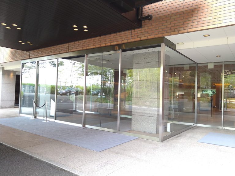 エントランス外観(1)