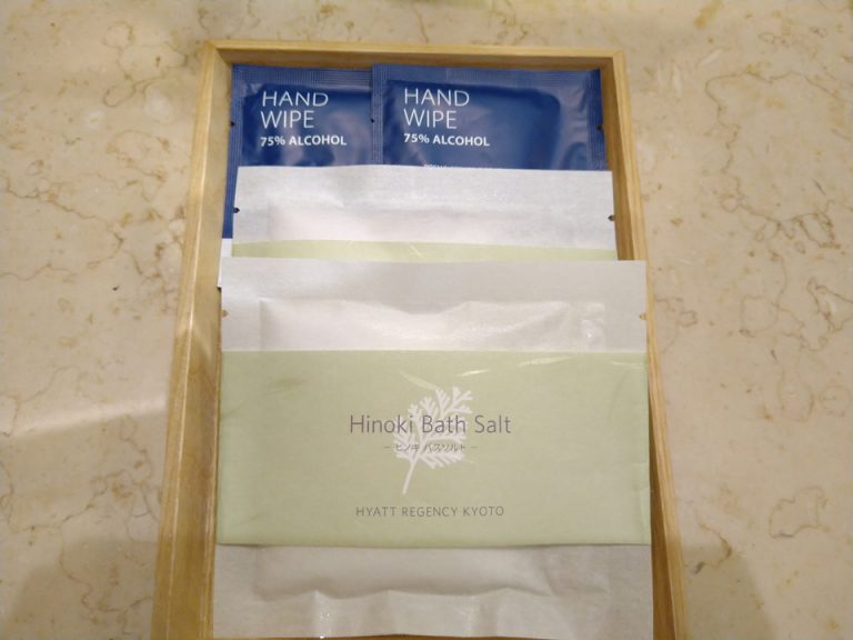 バスソルトとアルコールティッシュ