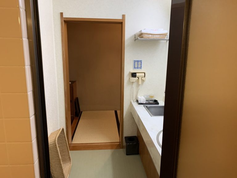 浴室から浴室入り口